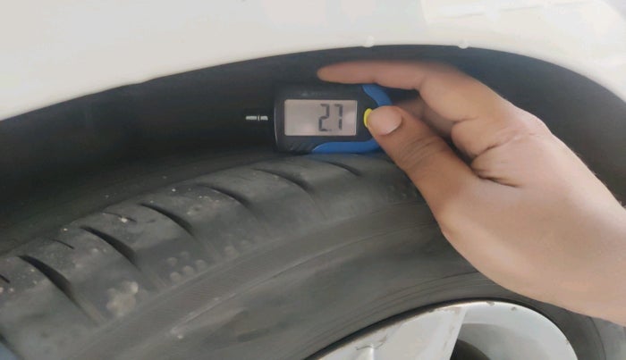 2011 Volkswagen Passat HIGHLINE DSG, Diesel, Automatic, 2,41,312 km, tyre