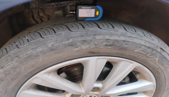 2013 Volkswagen Polo HIGHLINE DIESEL, Diesel, Manual, 1,58,055 km, tyre