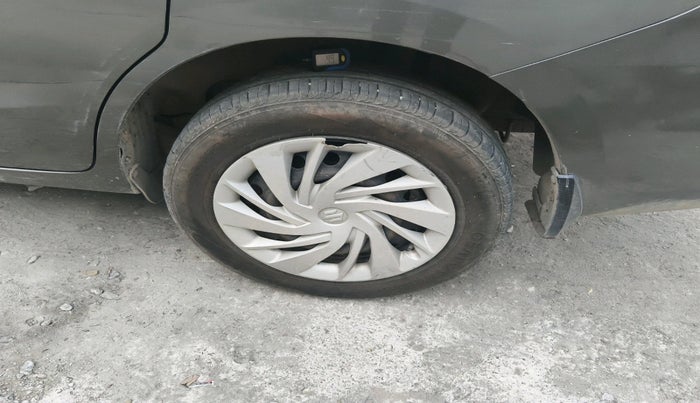 2021 Maruti Ertiga VXI SHVS, Petrol, Manual, 93,923 km, tyre