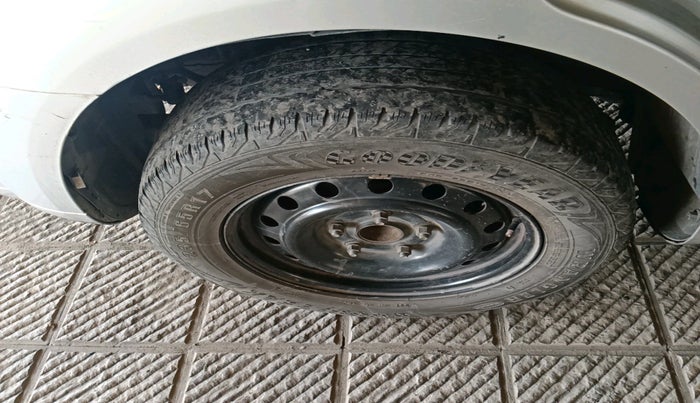 2015 Mahindra XUV500 W4, Diesel, Manual, 1,08,659 km, tyre