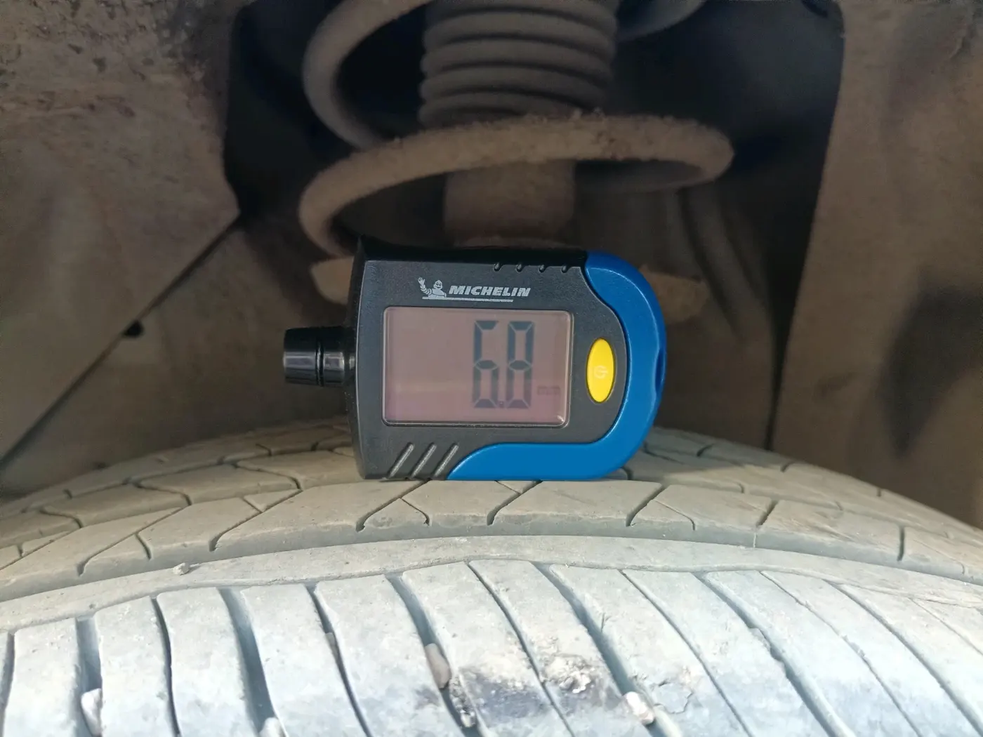 2023 Maruti BREZZA LXI S- CNG, CNG, Manual, 55,938 km, tyre
