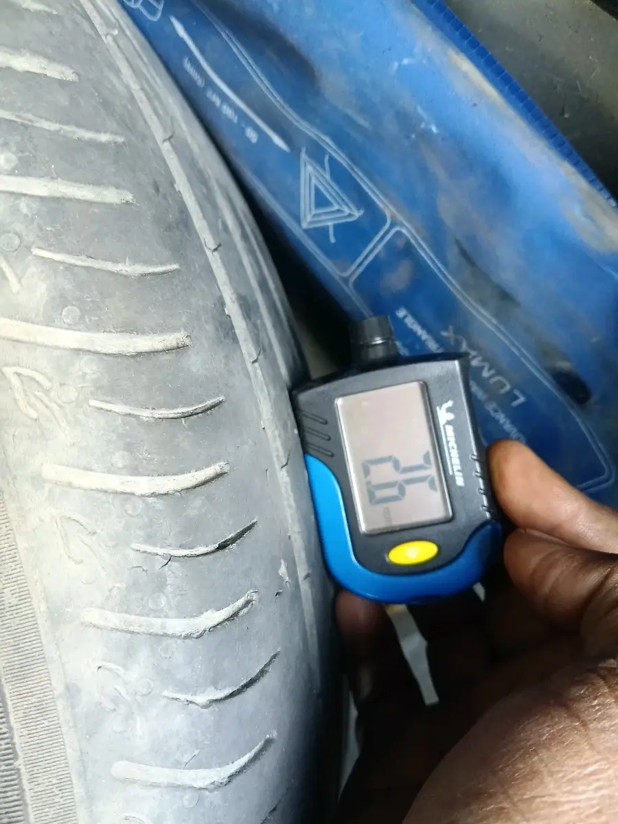 2023 Maruti BREZZA LXI S- CNG, CNG, Manual, 55,938 km, tyre