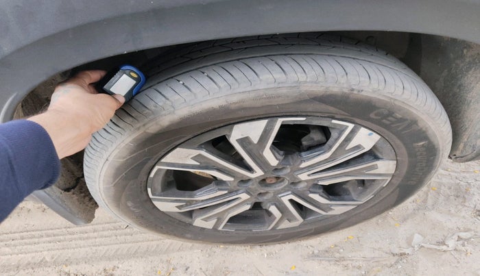 2021 Renault Kiger RXZ TURBO MT DUAL TONE, Petrol, Manual, 56,980 km, tyre