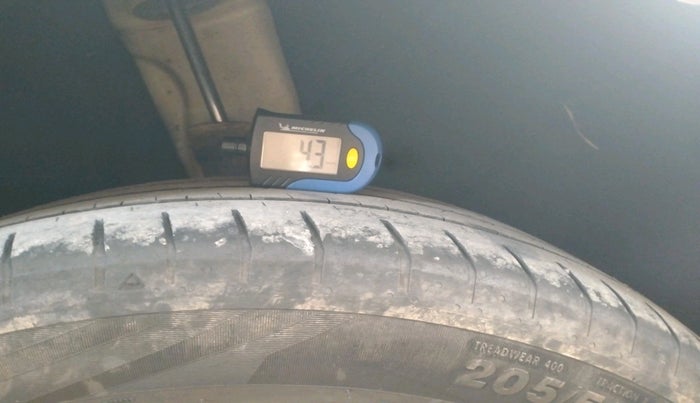 2010 Skoda Laura ELEGANCE 2.0 TDI CR MT, Diesel, Manual, 2,50,627 km, tyre