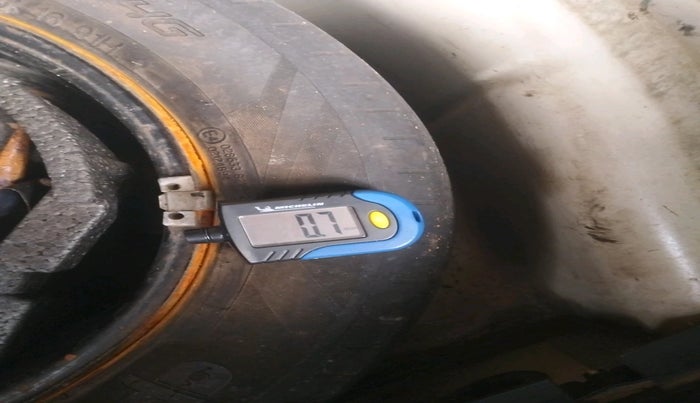 2010 Skoda Laura ELEGANCE 2.0 TDI CR MT, Diesel, Manual, 2,50,627 km, tyre