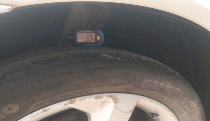 2010 Skoda Laura ELEGANCE 2.0 TDI CR MT, Diesel, Manual, 2,50,627 km, tyre