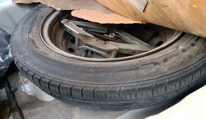 2012 Hyundai Verna FLUIDIC 1.4 CRDI EX, Diesel, Manual, 1,48,925 km, tyre