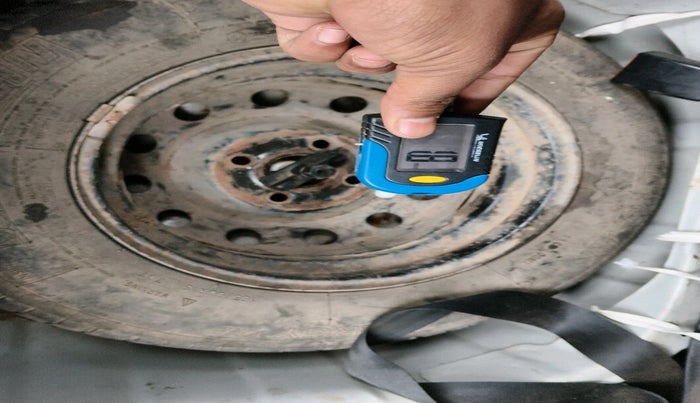 2013 Hyundai i10 MAGNA 1.2, Petrol, Manual, 85,846 km, tyre