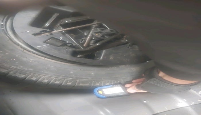 2011 Hyundai i10 MAGNA 1.2, Petrol, Manual, 24,400 km, tyre