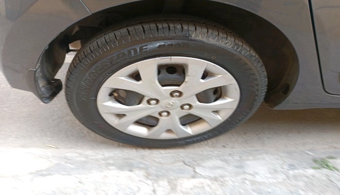 2013 Hyundai Grand i10 SPORTZ AT 1.2 KAPPA VTVT, Petrol, Automatic, 61,312 km, tyre