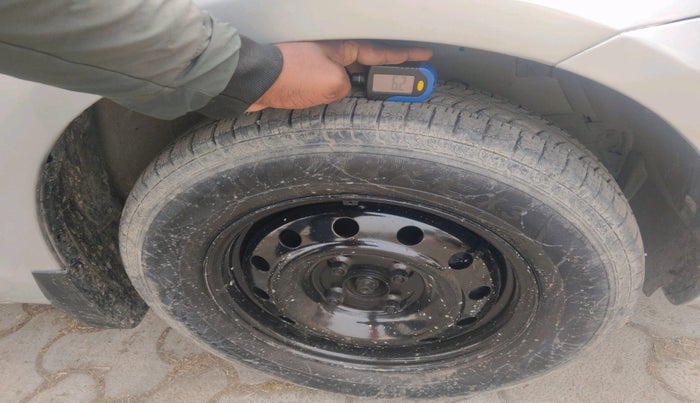 2014 Maruti Swift VXI, Petrol, Manual, 70,847 km, tyre