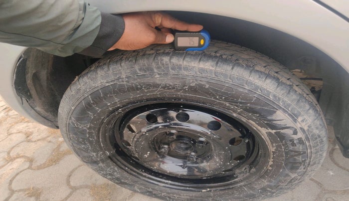 2014 Maruti Swift VXI, Petrol, Manual, 70,847 km, tyre