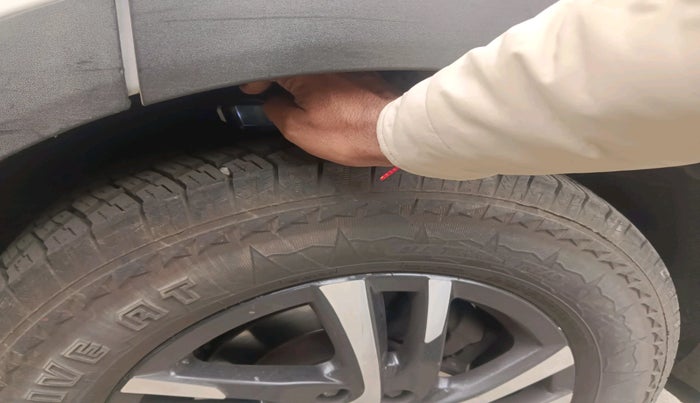 2022 Mahindra XUV700 AX 5 D MT 7 STR, Diesel, Manual, 1,25,493 km, tyre