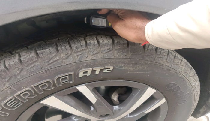 2022 Mahindra XUV700 AX 5 D MT 7 STR, Diesel, Manual, 1,25,493 km, tyre