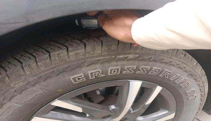 2022 Mahindra XUV700 AX 5 D MT 7 STR, Diesel, Manual, 1,25,493 km, tyre