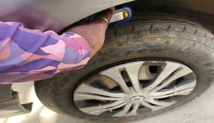 2010 Maruti Eeco 5 STR, Petrol, Manual, 90,214 km, tyre