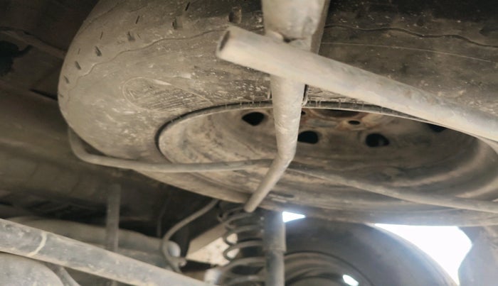 2010 Maruti Eeco 5 STR, Petrol, Manual, 90,214 km, tyre