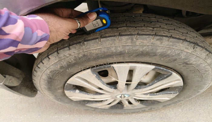 2010 Maruti Eeco 5 STR, Petrol, Manual, 90,214 km, tyre