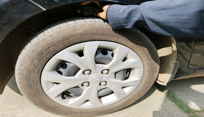 2014 Hyundai Grand i10 MAGNA 1.1 CRDI, Diesel, Manual, 1,27,572 km, tyre