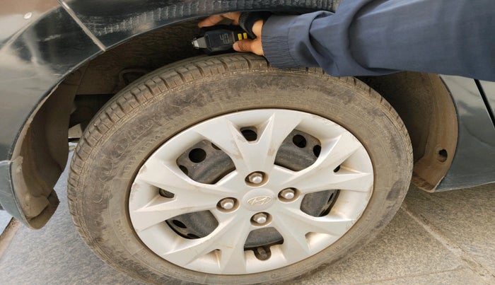 2014 Hyundai Grand i10 MAGNA 1.1 CRDI, Diesel, Manual, 1,27,572 km, tyre