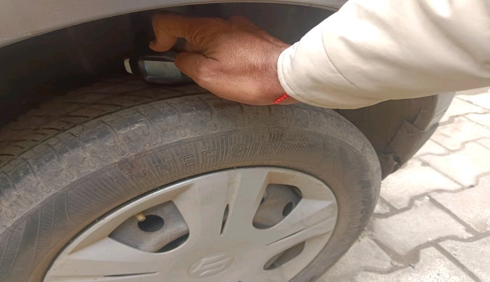 2013 Maruti Swift VXI, Petrol, Manual, 89,036 km, tyre