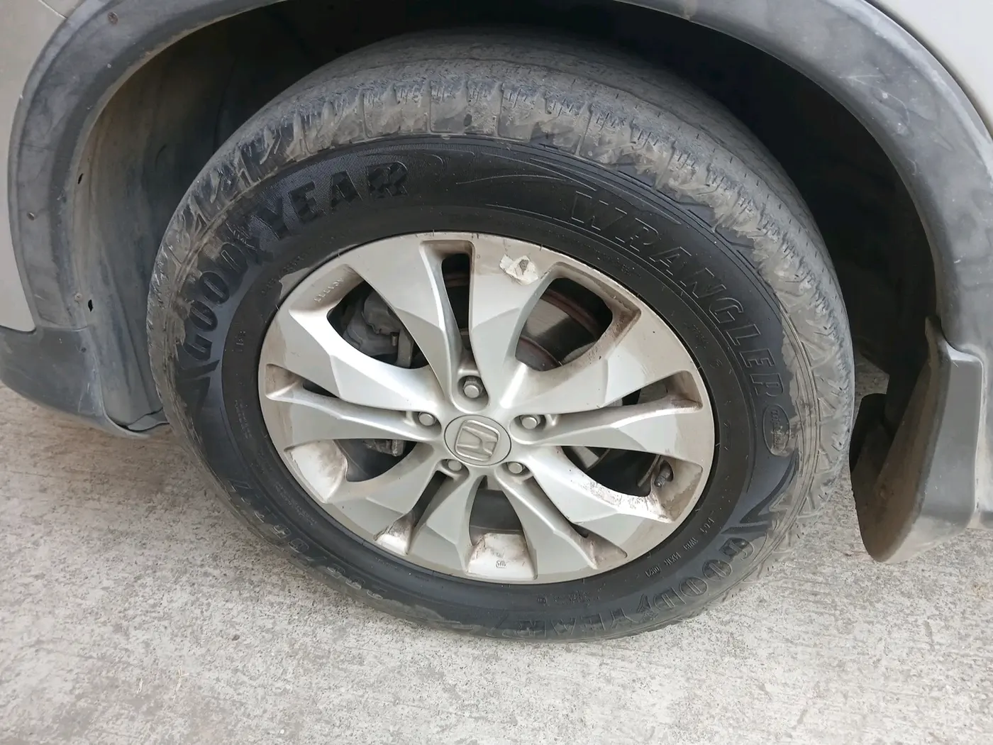 2014 Honda CRV 2.4L 2WD AT, Petrol, Automatic, 96,731 km, tyre