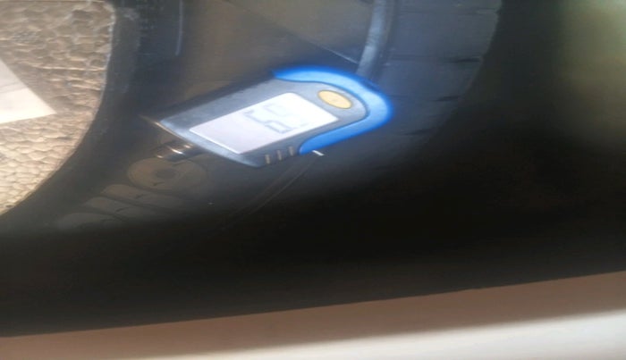 2022 Mahindra XUV300 W6 1.2 PETROL, Petrol, Manual, 15,101 km, tyre