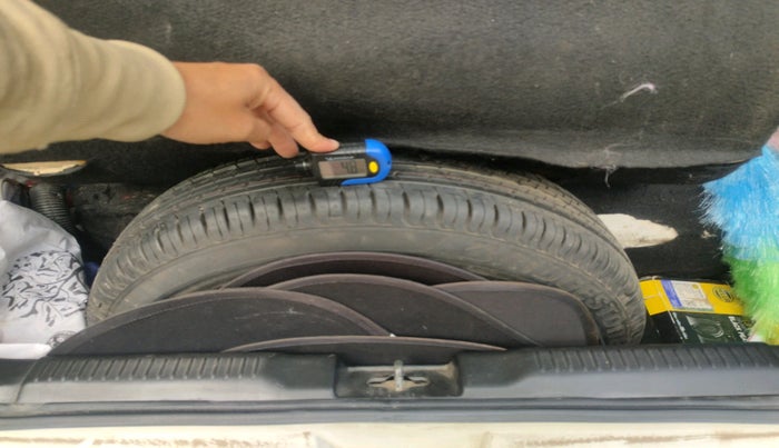 2018 Maruti Swift VXI, Petrol, Manual, 86,398 km, tyre