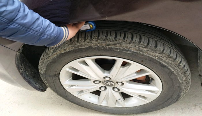 2016 Toyota Innova Crysta 2.8 ZX AT 7 STR, Diesel, Automatic, 1,17,564 km, tyre