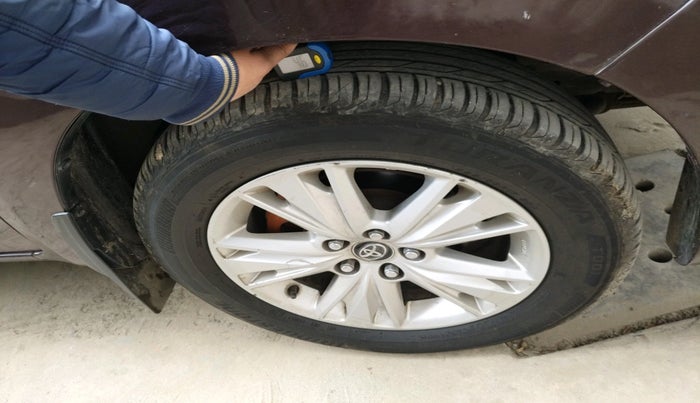 2016 Toyota Innova Crysta 2.8 ZX AT 7 STR, Diesel, Automatic, 1,17,564 km, tyre