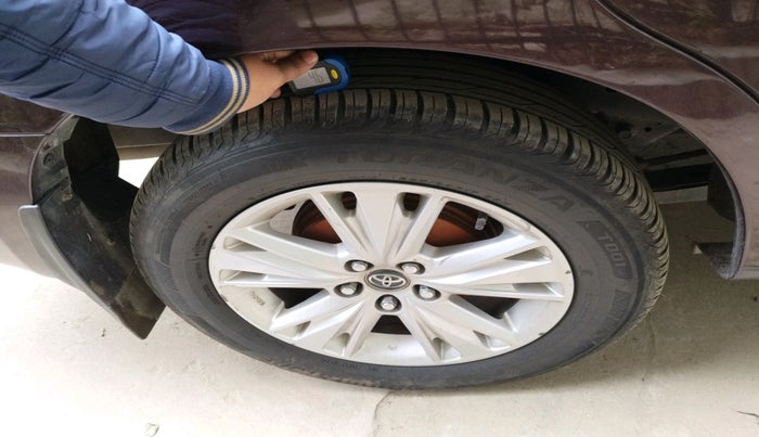 2016 Toyota Innova Crysta 2.8 ZX AT 7 STR, Diesel, Automatic, 1,17,564 km, tyre