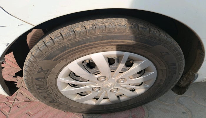 2015 Hyundai i10 SPORTZ 1.1, Petrol, Manual, 68,414 km, tyre