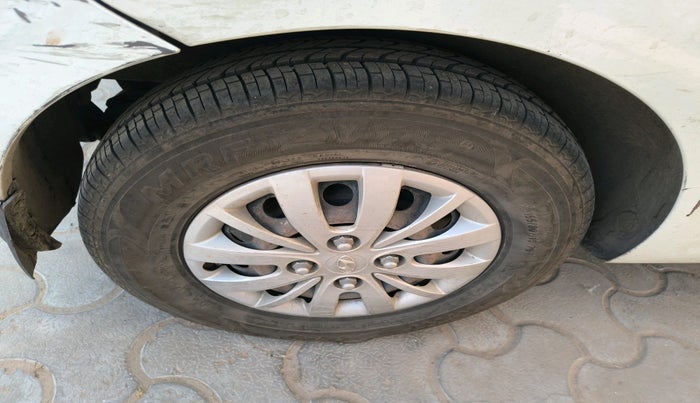 2015 Hyundai i10 SPORTZ 1.1, Petrol, Manual, 68,414 km, tyre