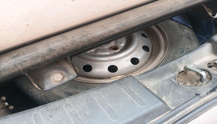 2012 Maruti Wagon R 1.0 LXI CNG, Petrol, Manual, 2,64,959 km, tyre