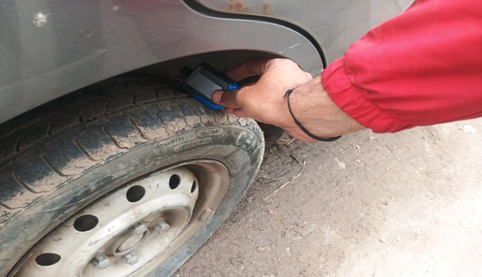 2012 Maruti Wagon R 1.0 LXI CNG, Petrol, Manual, 2,64,959 km, tyre