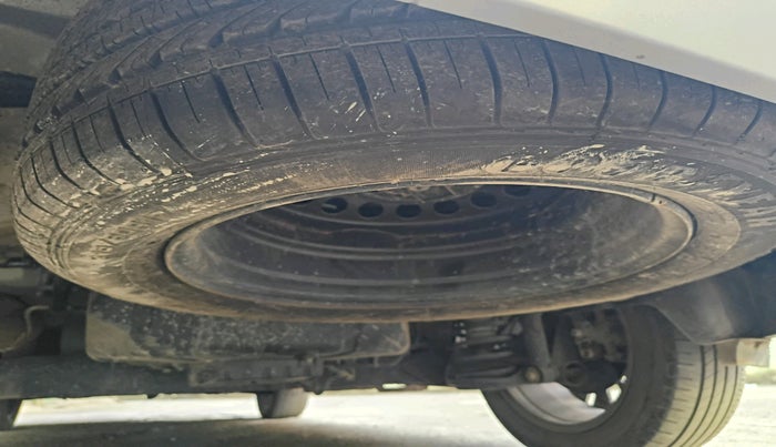 2022 MG HECTOR PLUS SELECT 2.0 DIESEL TURBO MT 7-STR, Diesel, Manual, 30,302 km, tyre