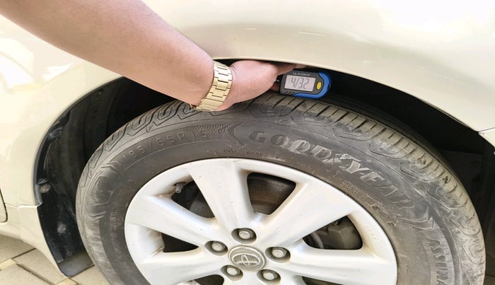 2012 Toyota Corolla Altis G PETROL, Petrol, Manual, 49,583 km, tyre