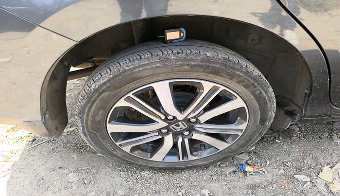 2023 Honda Amaze 1.2L I-VTEC VX, Petrol, Manual, 30,829 km, tyre