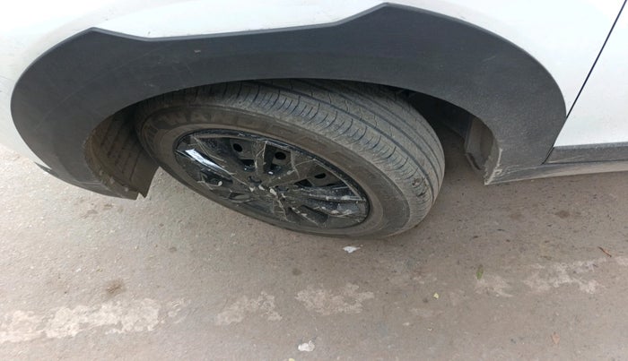 2025 Mahindra XUV 3XO REVX M (O)1.2 Petrol, Petrol, Manual, 843 km, tyre