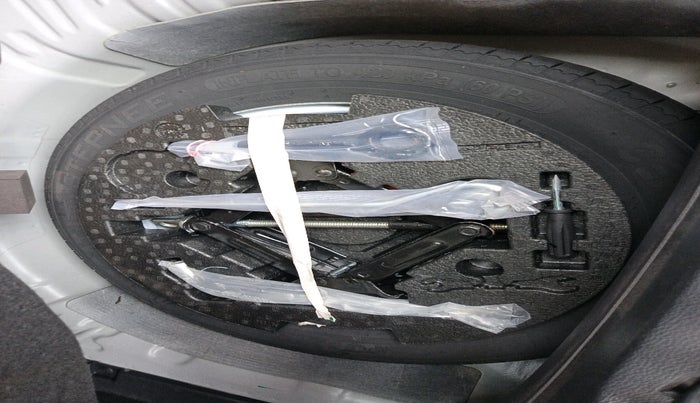 2025 Mahindra XUV 3XO REVX M (O)1.2 Petrol, Petrol, Manual, 843 km, tyre