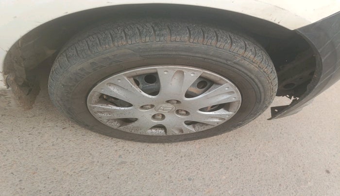 2013 Honda Brio S MT, Petrol, Manual, 1,52,602 km, tyre