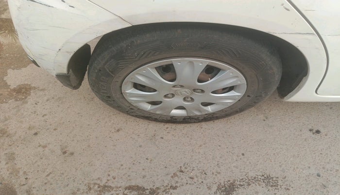 2013 Honda Brio S MT, Petrol, Manual, 1,52,602 km, tyre