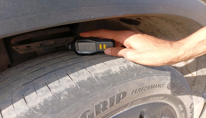 2021 Tata Safari XZA PLUS GOLD, Diesel, Automatic, 1,17,883 km, tyre