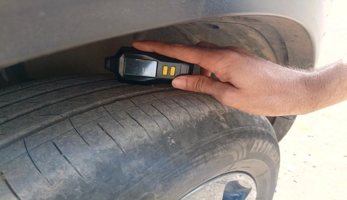 2021 Tata Safari XZA PLUS GOLD, Diesel, Automatic, 1,17,883 km, tyre