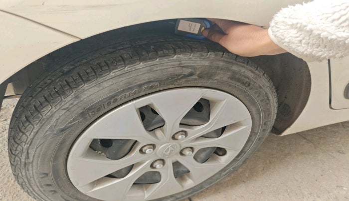 2015 Hyundai Xcent S 1.2, Petrol, Manual, 87,387 km, tyre