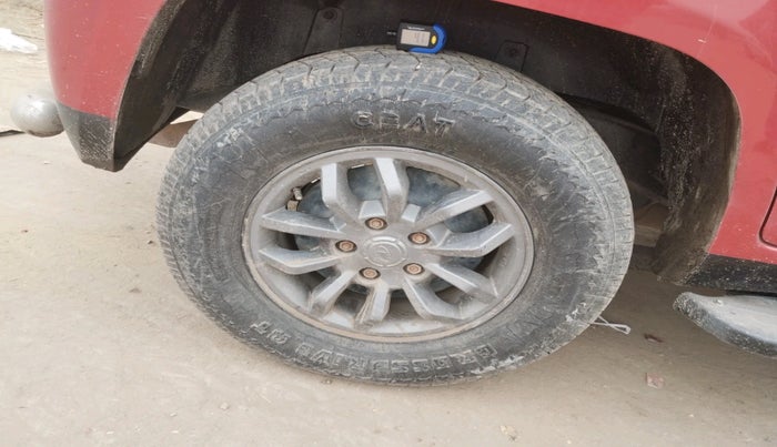 2017 Mahindra TUV300 T10, Diesel, Manual, 89,440 km, tyre