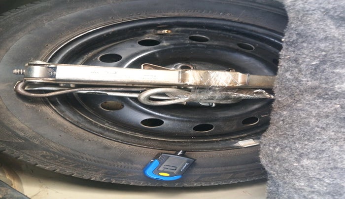 2015 Maruti Swift VDI, Diesel, Manual, 94,974 km, tyre