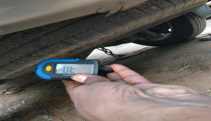 2017 Toyota Innova Crysta 2.4 G 7 STR, Diesel, Manual, 2,51,209 km, tyre