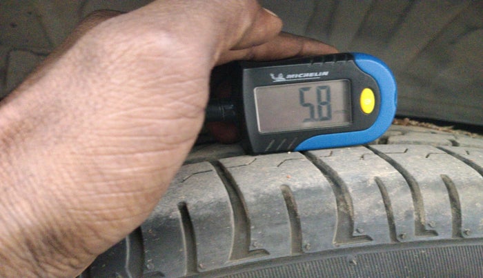 2017 Toyota Innova Crysta 2.4 G 7 STR, Diesel, Manual, 2,51,209 km, tyre