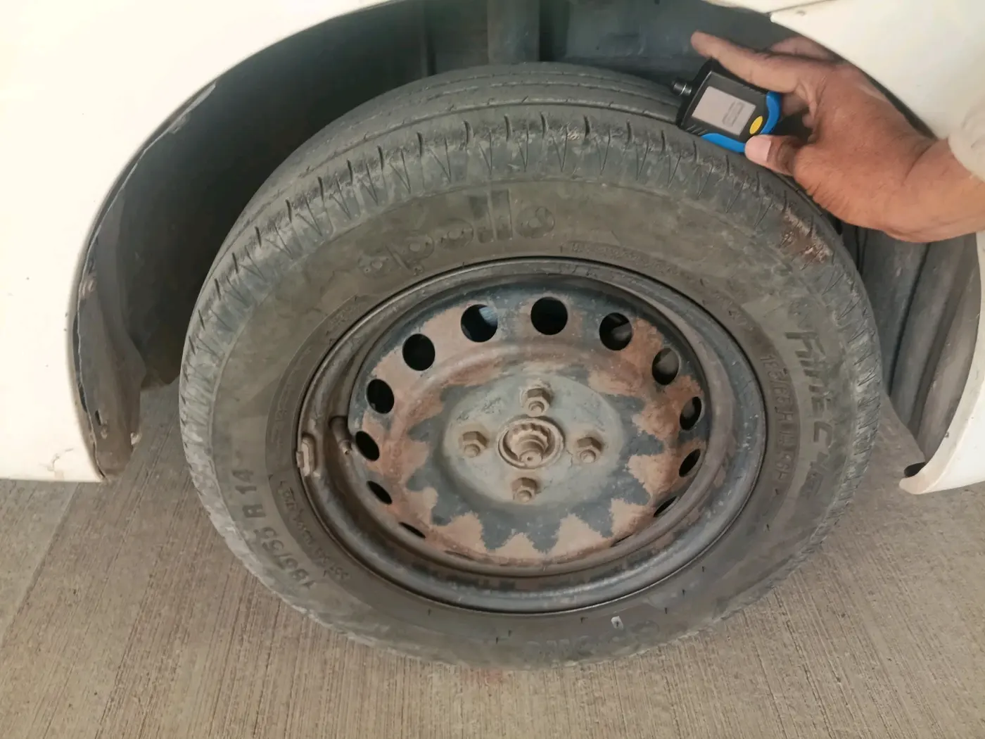 2013 Toyota Etios GD, Diesel, Manual, 2,60,987 km, tyre